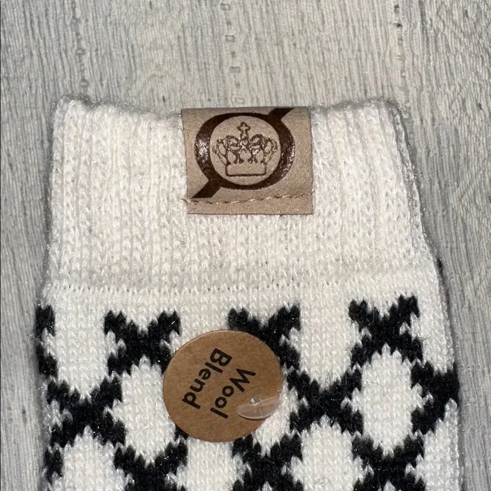 BORN Heather Black White US W 4-10 Texture Knit Pattern Boot Socks 2 Pack